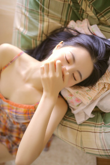 一点遮挡都没有的美女